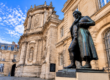 Façade baroque de l’église Notre-Dame de Bordeaux et statue de Goya, place du Chapelet