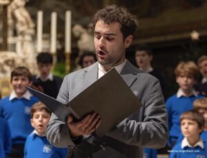 Samuel Rouveure, ténor soliste, en concert avec un chœur